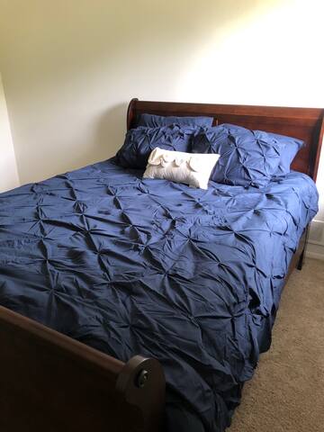 Comfy Private Room & Bath 7 miles from DTW