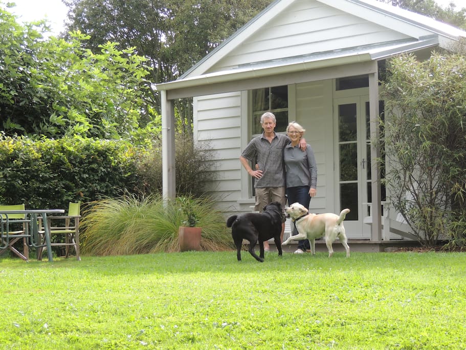 Two and four legged hosts in front of the cottage.
