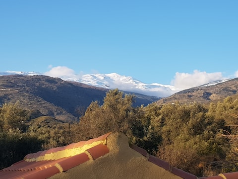 Propiedad de Airbnb exitosa: Casa Amarilla, peace & paradise in the Alpujarras en Órgiva