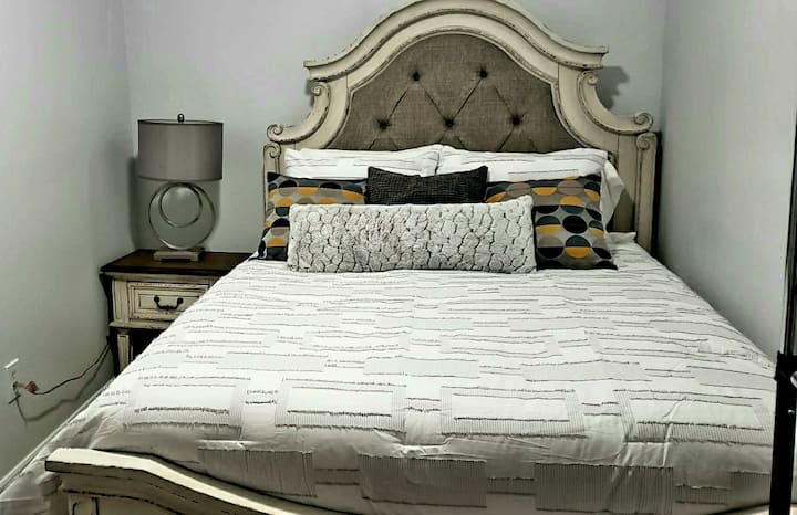 חדר שינה מס '3 עם מיטת קווין סייז נוחה