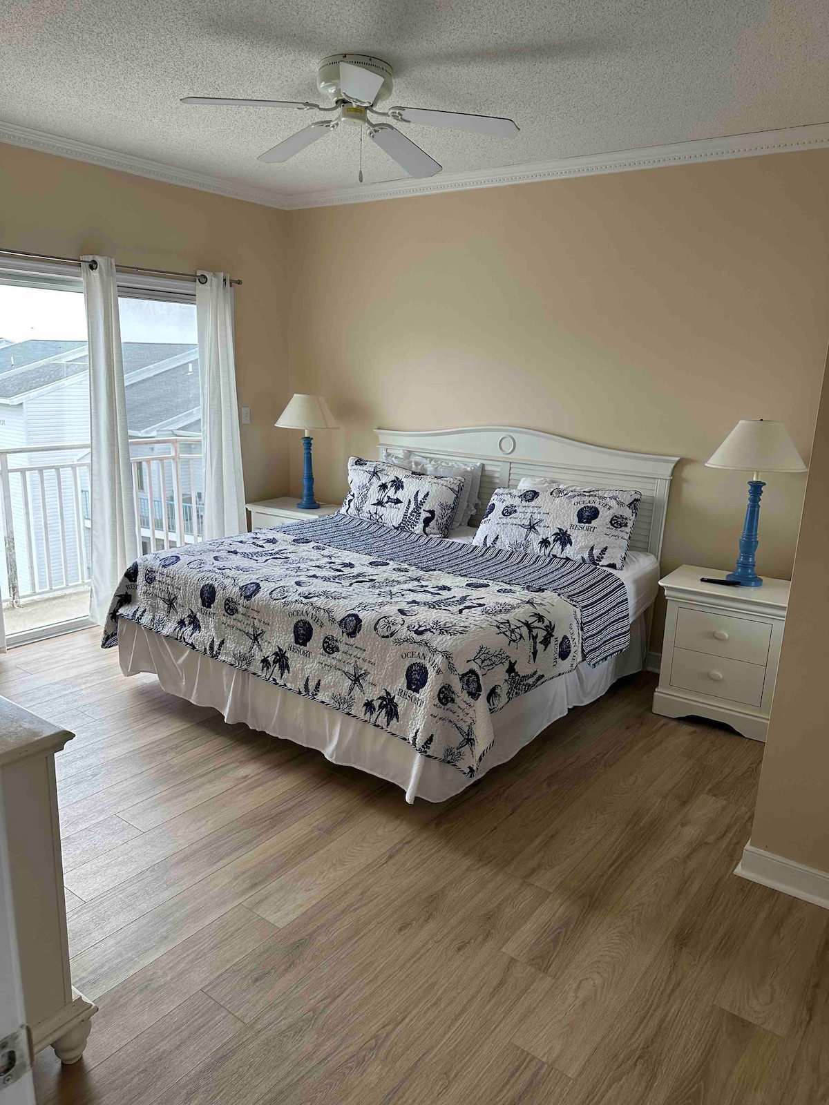 Master Bedroom w/ King Bed