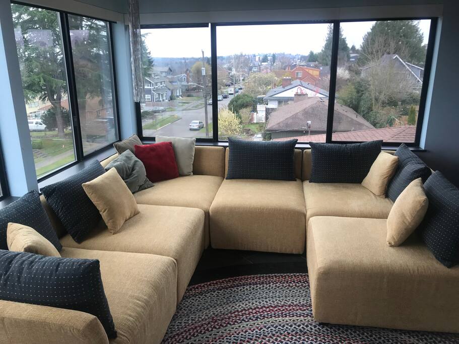 Entertaining space with sweeping views