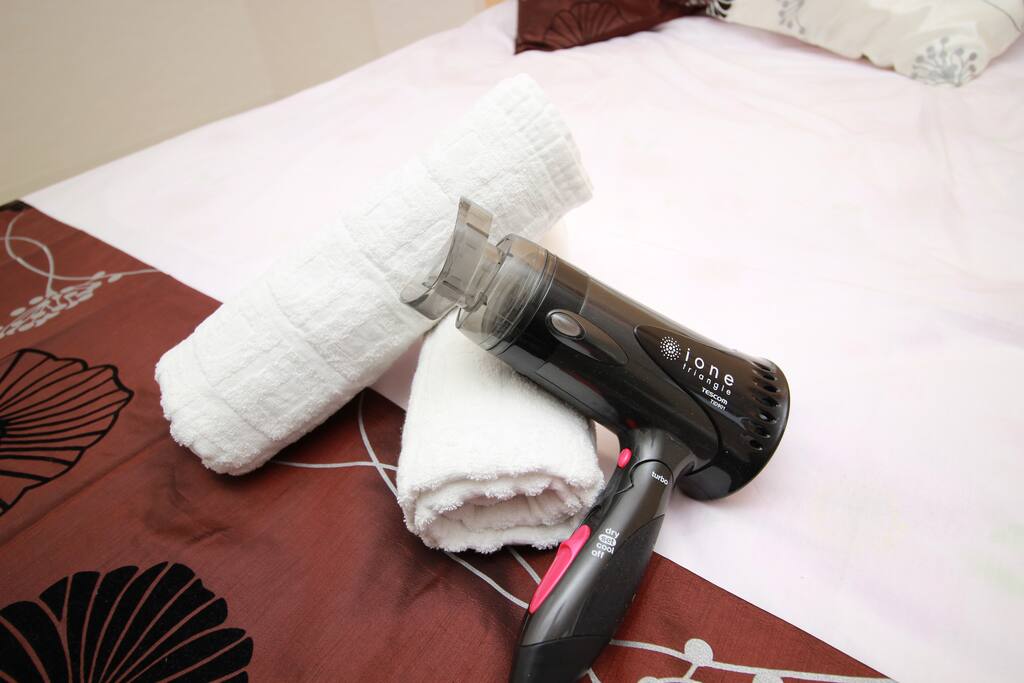 hair dryer , towel / 吹风机 ,毛巾
