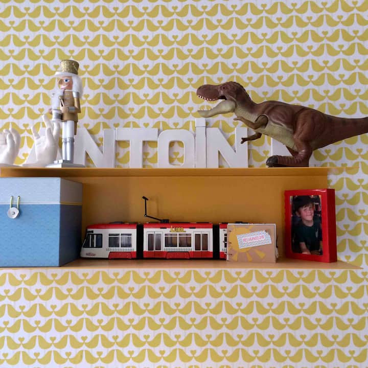 Katika chumba cha kulala cha Antoine