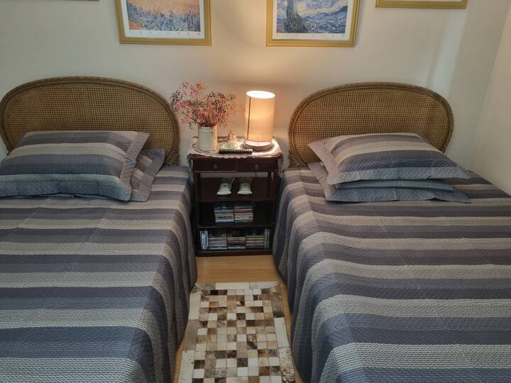Suite with two beds. Einstein and Morumbi Stadium