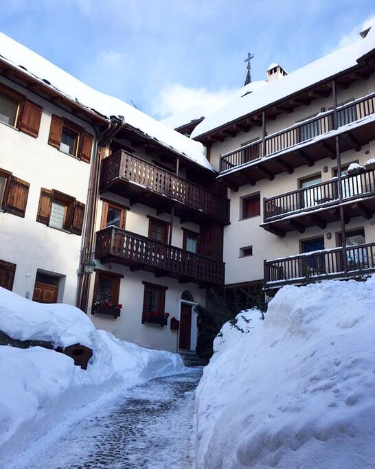 Esterno dell’abitazione (view of the outside of the house)