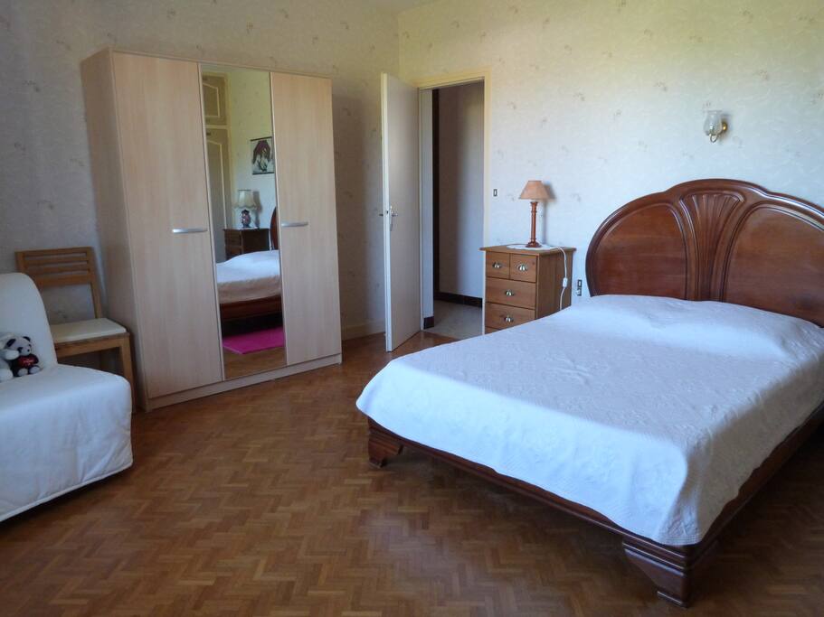 Chambre : lit double
