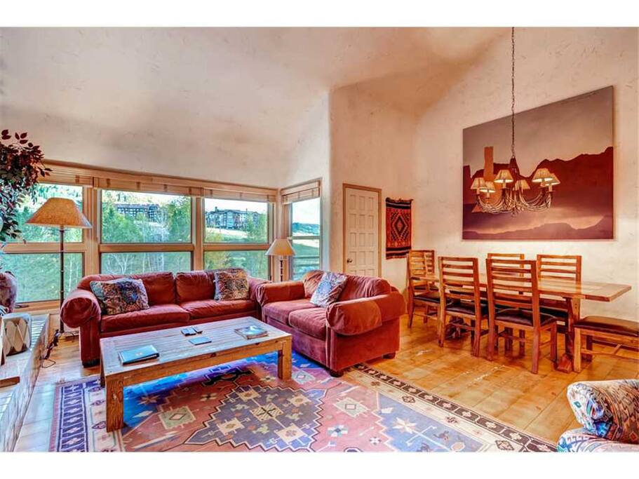 Couch,Furniture,Dining Table,Table,Indoors