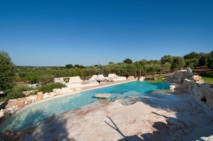 Trulli Ostuni with private pool