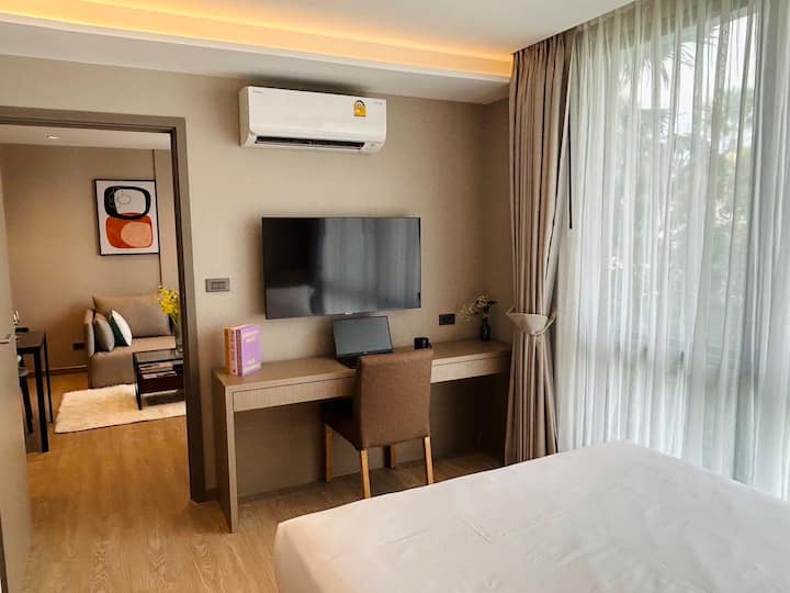  Ki parasysh: Fotografitë janë për qëllime reklamimi në Airbnb. Planimetria dhe dekori i dhomës mund të ndryshojnë pak në varësi të çdo njësie.

