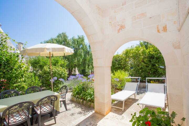 TRULLO DELLA NONNA – struttura con piscina