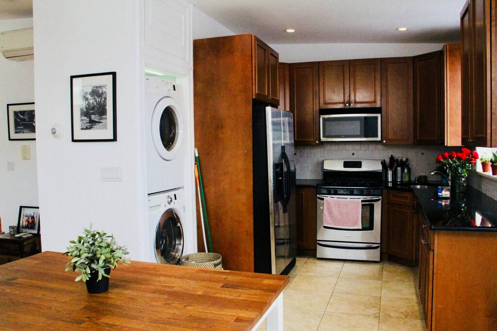 Great kitchen with city view !