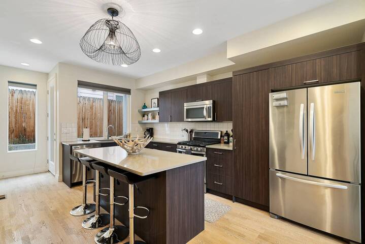 RiNo/Five Points home with a roof deck! gallery image 3