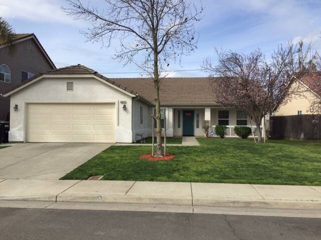 Being & Clare Rm B, breakfast (or rm A or C, 欢迎!)