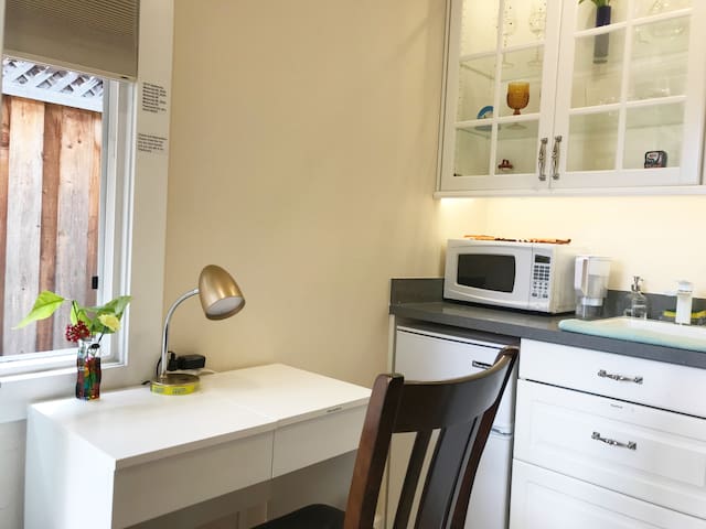 Comfortable studio near San Antonio Mall