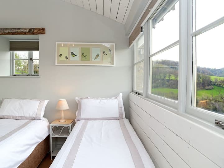 2nd Bedroom Twin Beds