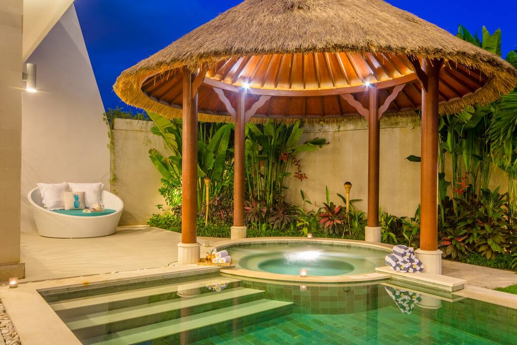 Bale pool view