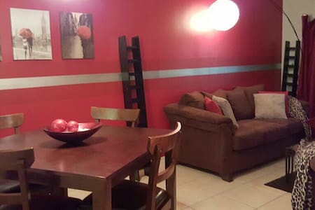 Entire Home, 2bd 2b beach side condo, with pool!