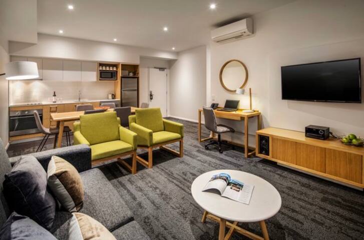 Three Bedroom Apartment with Balcony and WiFi