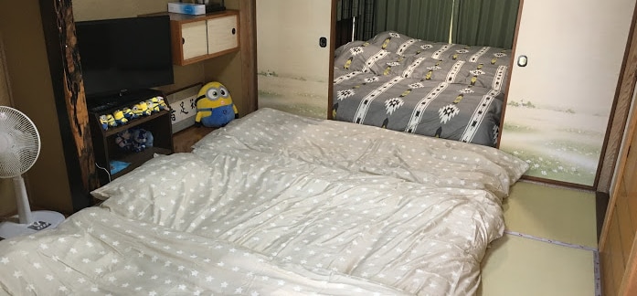 二楼的日式和西式客房可供3人入住。
如果滑动门未打开，空调整体无法正常工作
