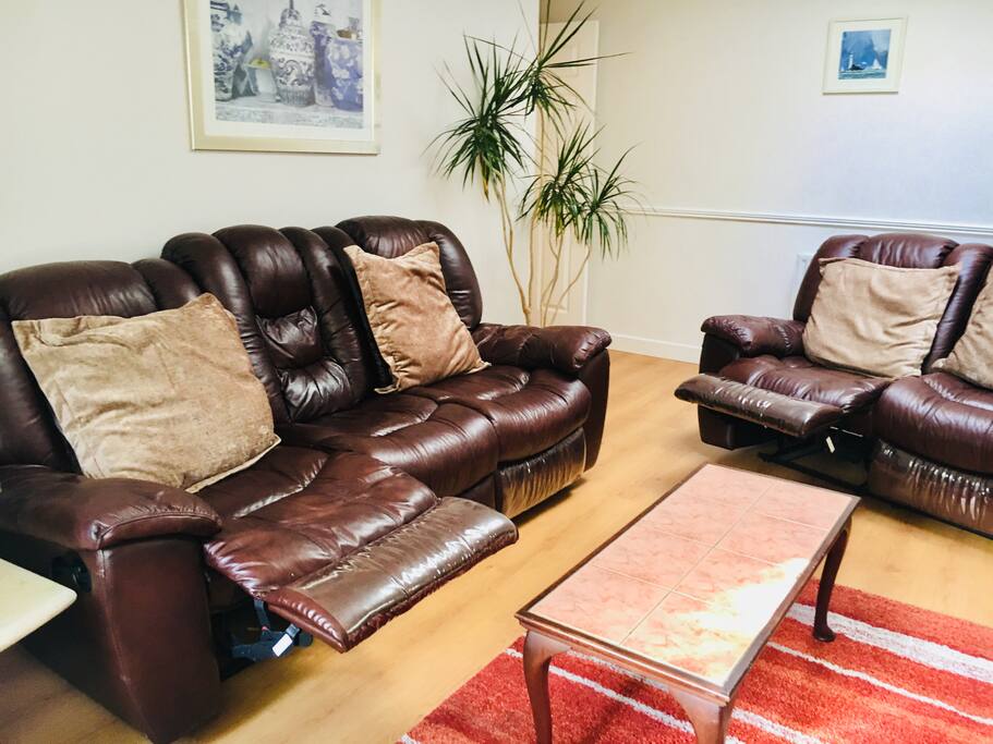 Luxurious recliner sofas