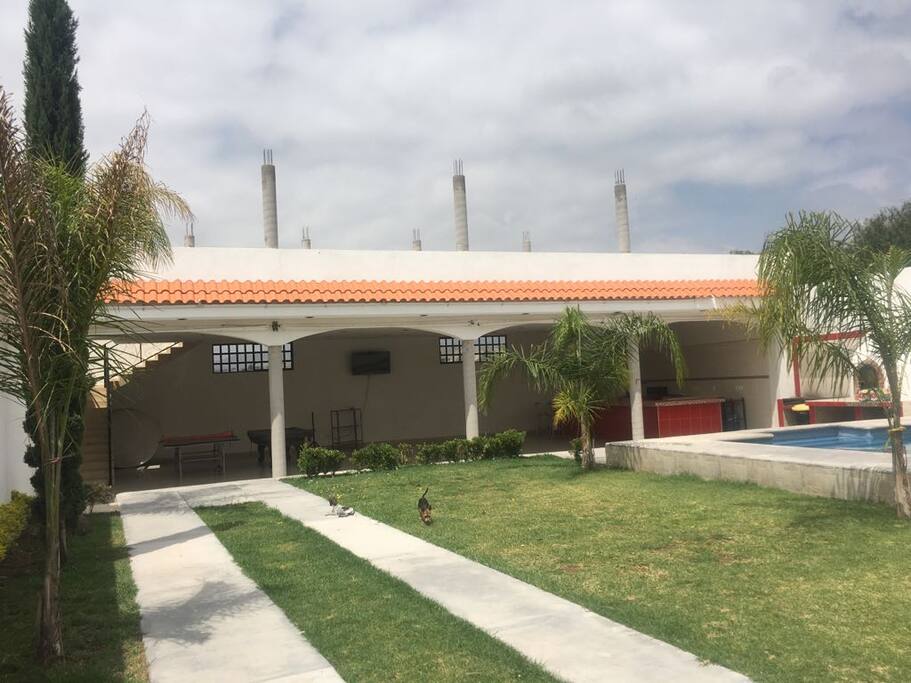 Vista del salón techado