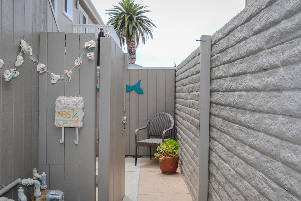 Private entrance to unit