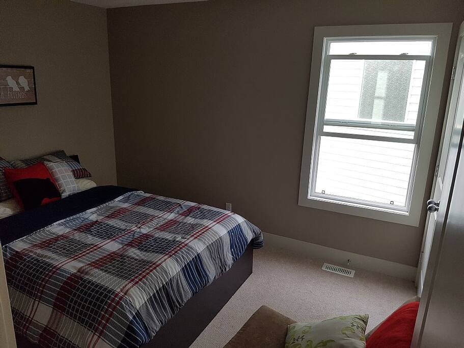 Guest room # 1 - beautiful queen size bed.