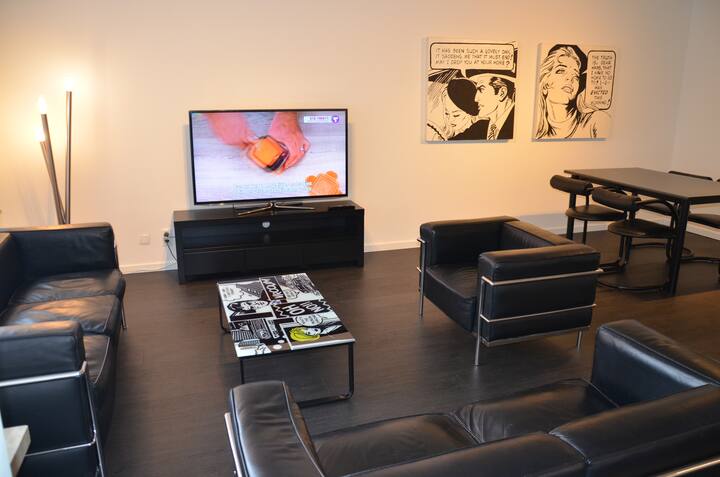 Modern Pop-art Apartment With Parking - Ostend