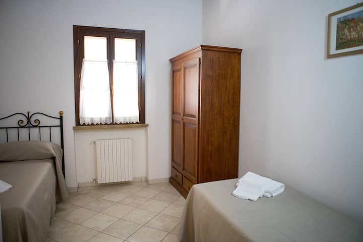 Zimmer mit zwei Einzelbetten 