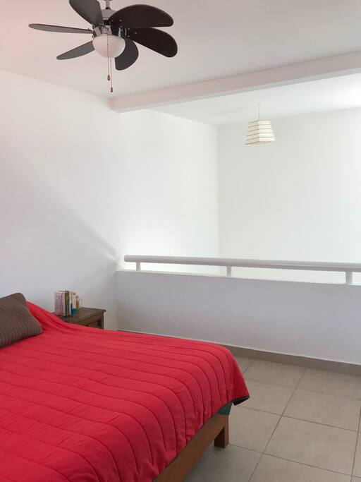 Recámara principal con cama king size