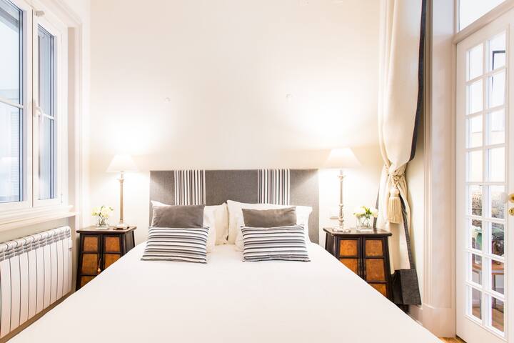 Nice Apartment, Three Suites and Terrace, Lisbon Center gallery image 5