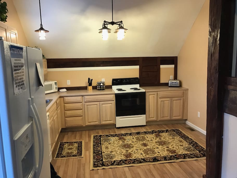 Well equipped kitchen with two coffeemakers (keurig and brewed, 4-slice toaster, dinnerware for 8 and even spices!