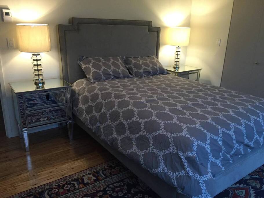Private room with queen sized bed