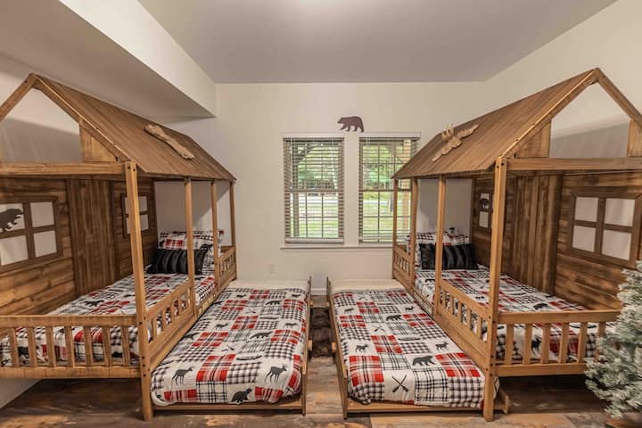 Chumba cha watoto kilicho na vitanda vya trundle 