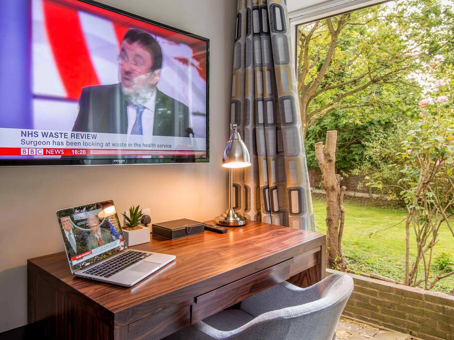 Desk with lamp and 49" Smart TV