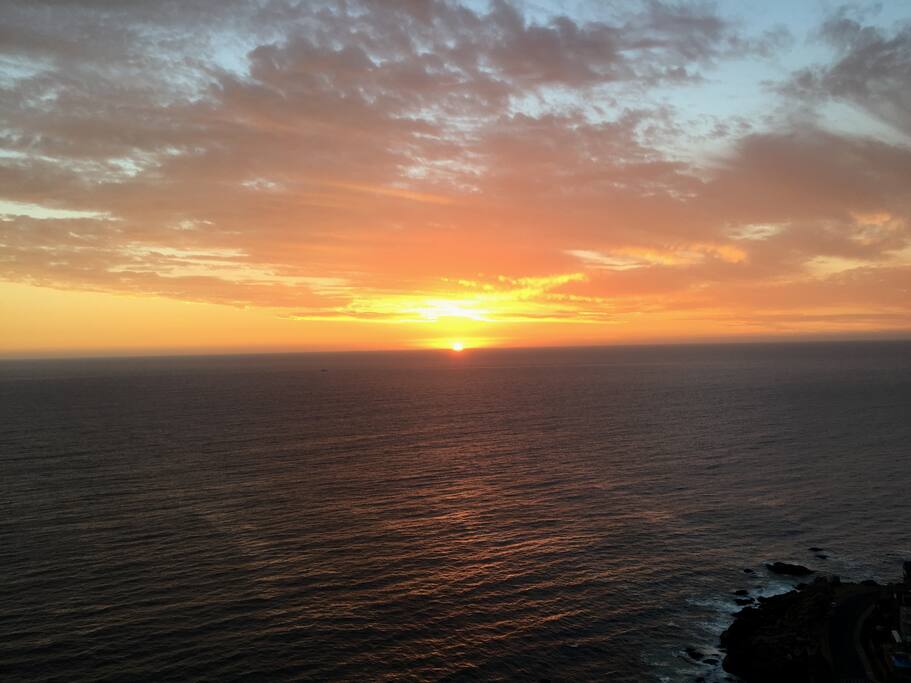 Fantastica puesta de sol con arrebol