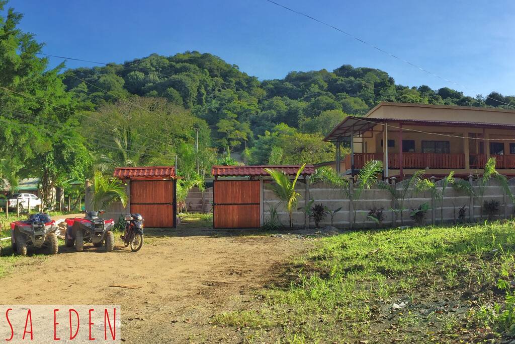 Enter to Casa Eden garden & apartments