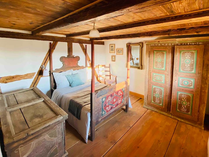 Habitación No. 4 En el primer piso.
Tamaño de la cama: 120 × 180 cm.
