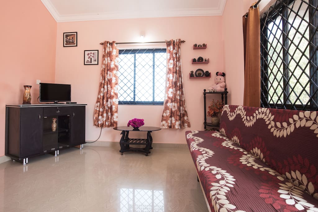 Living room with Cable TV and Sofa
