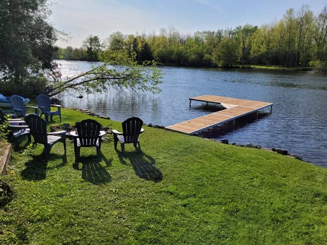 Luxurious waterfront 5-bedroom with pool and spa gallery image 2