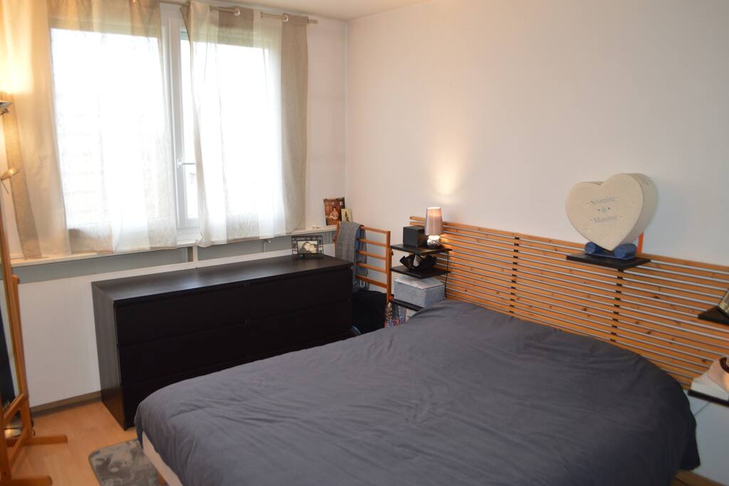 chambre 1 avec lit king size, matelas à mémoire de forme
