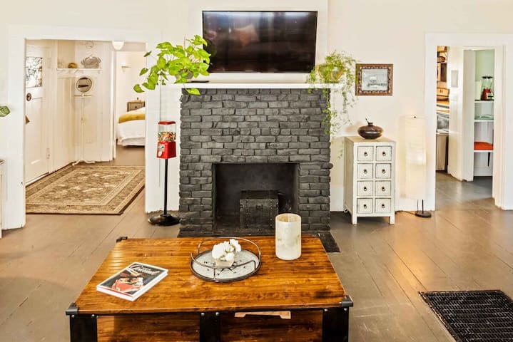 Beach House w/ hot tub just a block to the ocean! gallery image 2