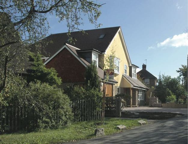 Spacious room with ensuite in a quiet cul-de-sac.