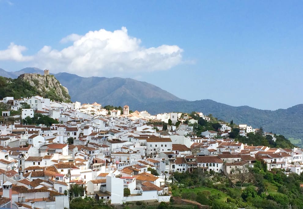 Beautiful Gaucin: enjoy the village and castle from most rooms in the house and from the terrace.
