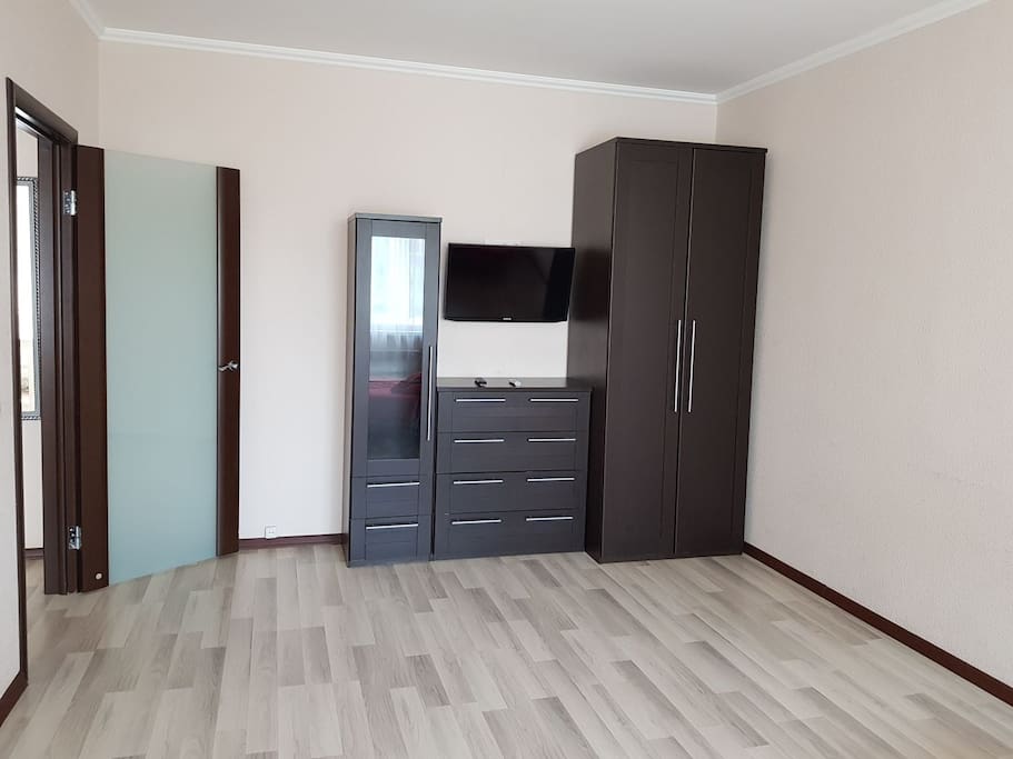 комната, шкаф, комод, телевизор жк