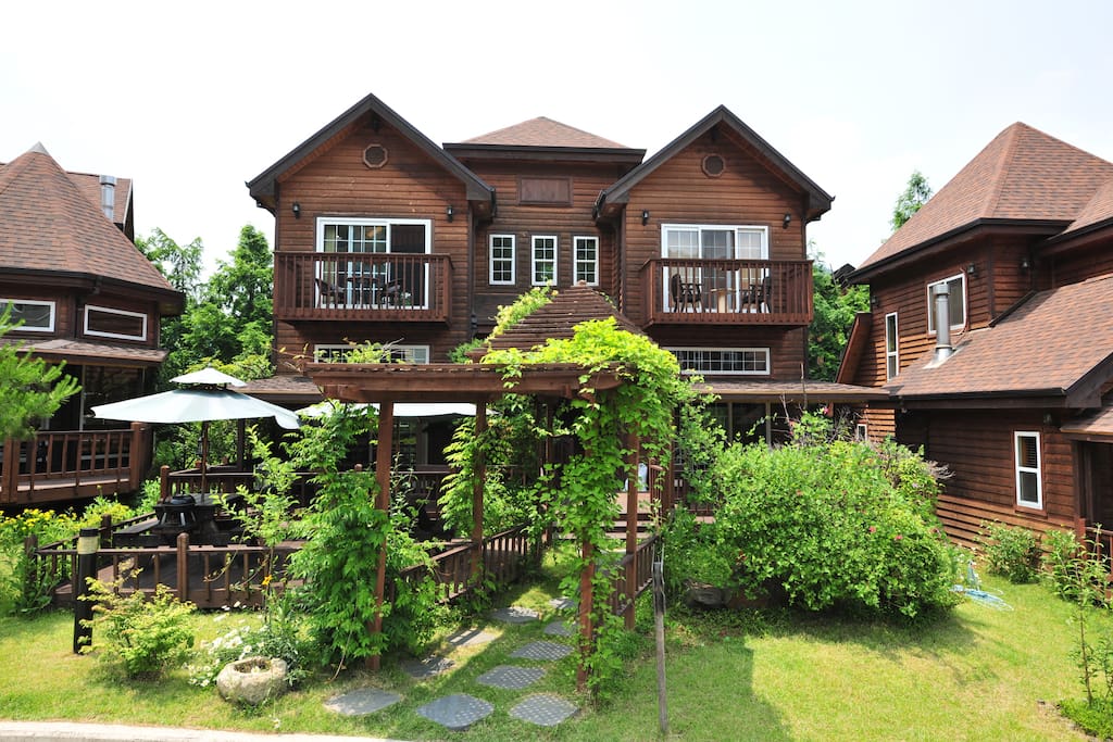 The cabin rooms for 2 are located on the second floor of this house