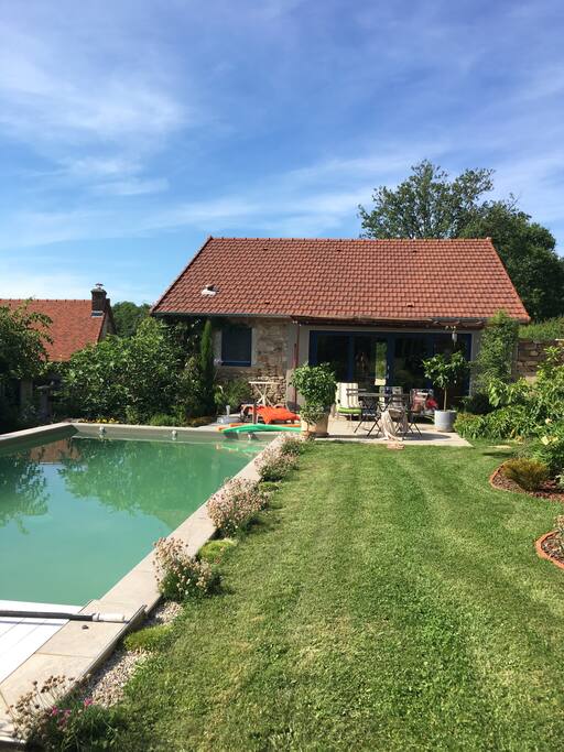 Le logement vu de la piscine