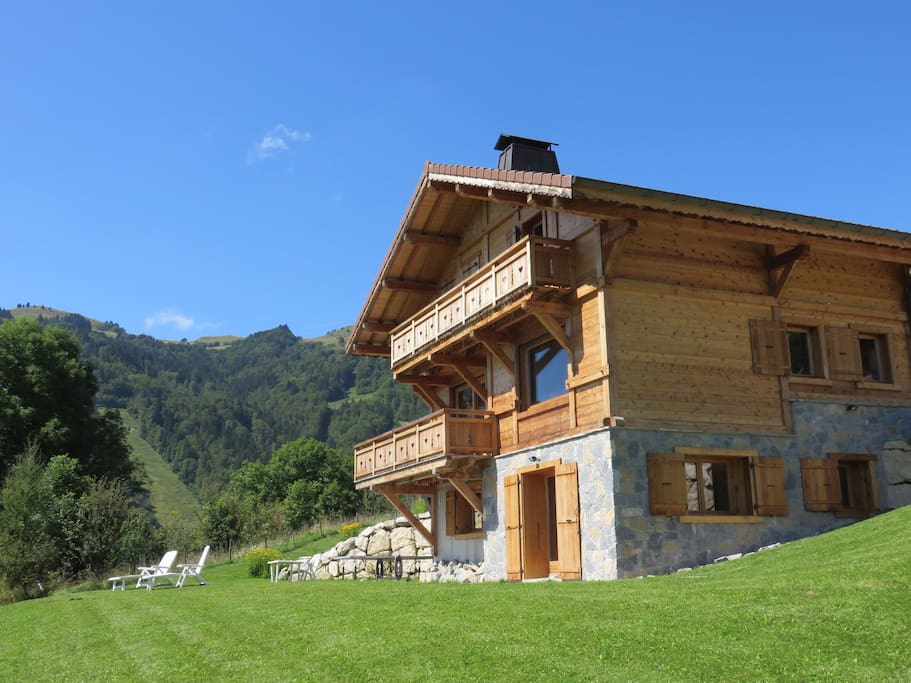 Grand chalet avec grand jardin protégé et entretenu