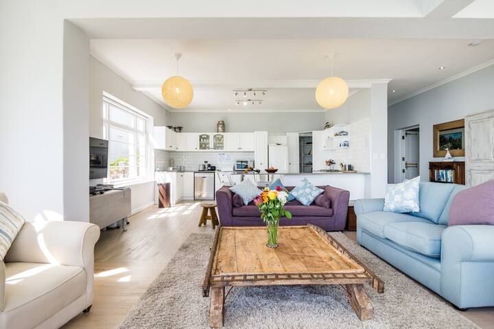 Enjoy a Stunning View from This Seaside Apartment gallery image 5